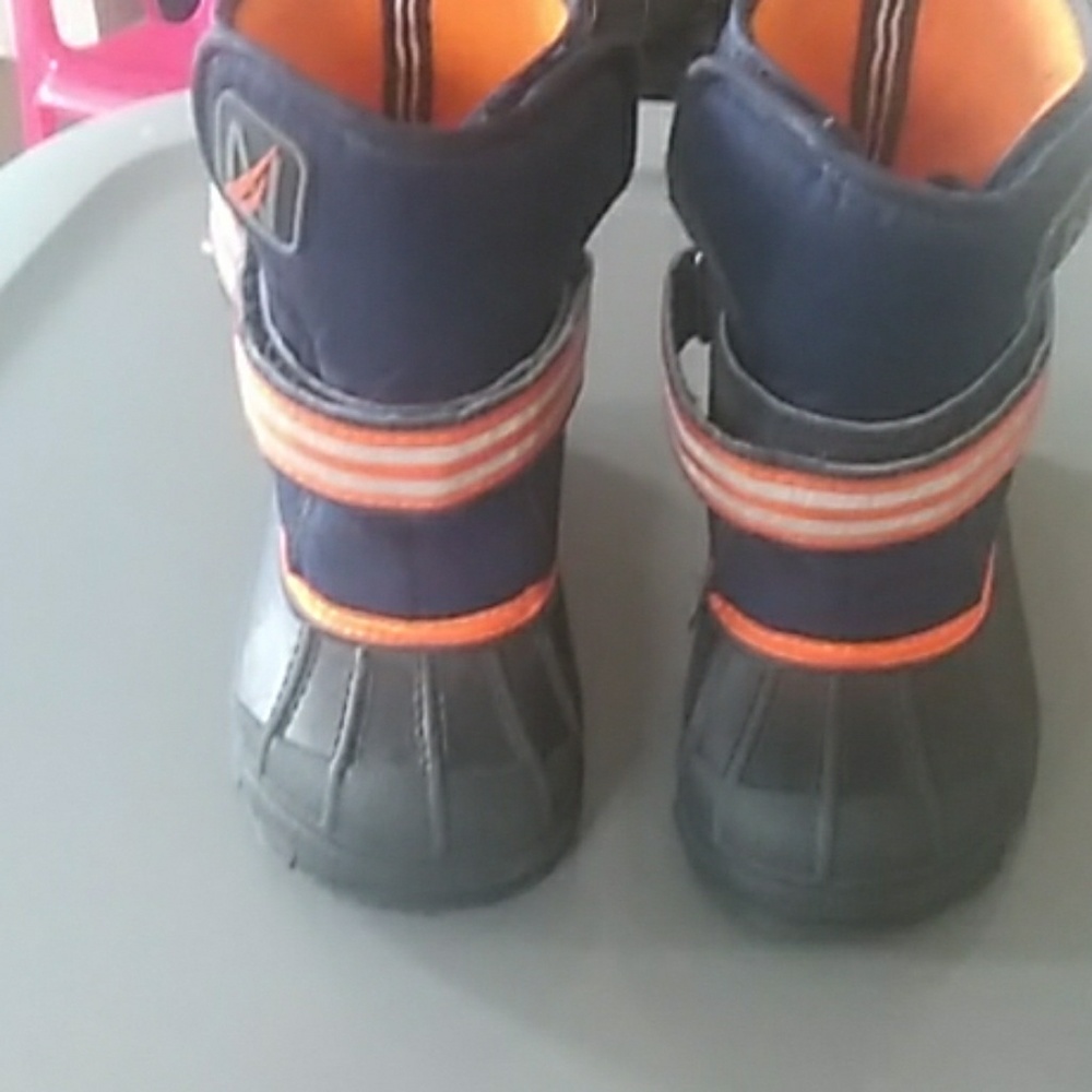 Snow boots